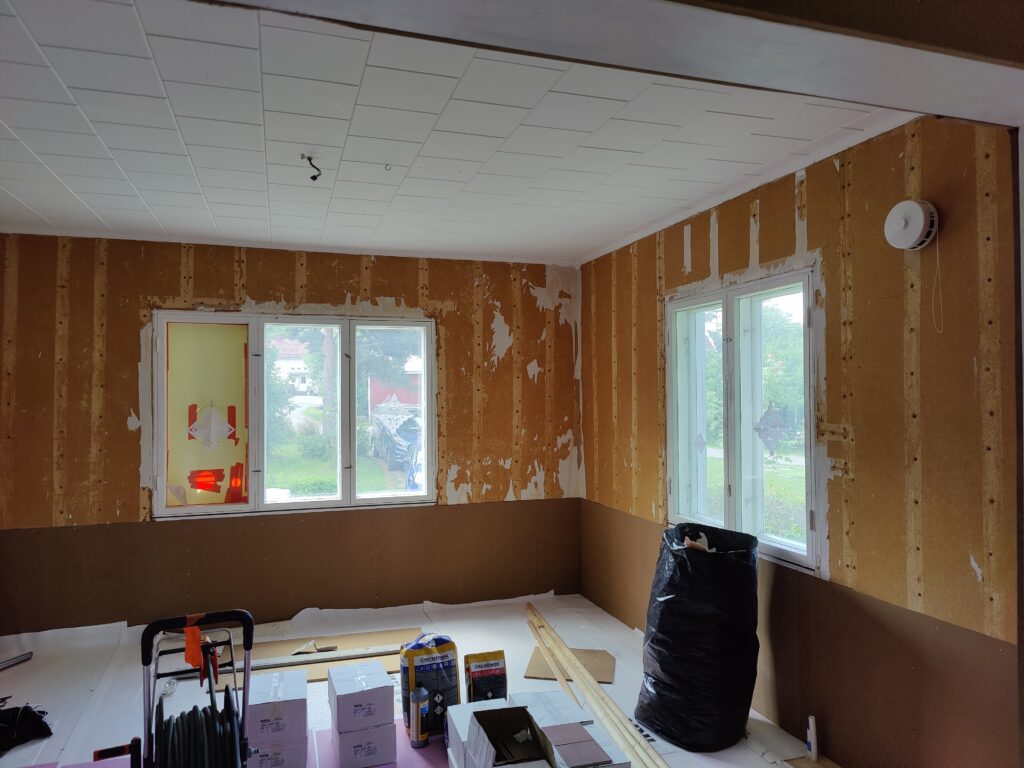 Huokolevyseinä ennen pintakäsittelyä